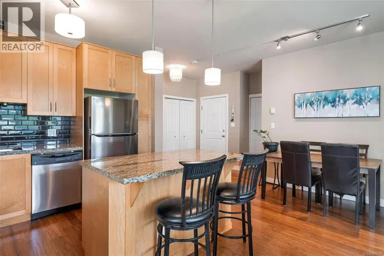 Photo 5 of 24 at #302 – 608 Fairway Avenue