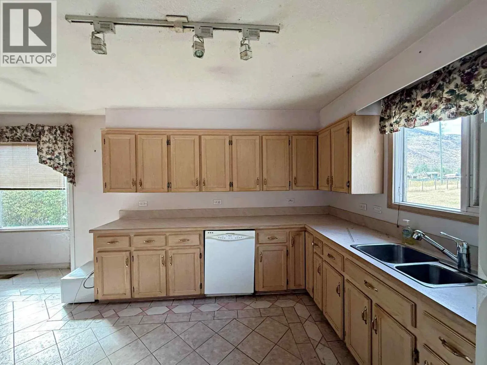 Photo 3 of 20 at 733 Fortune Road