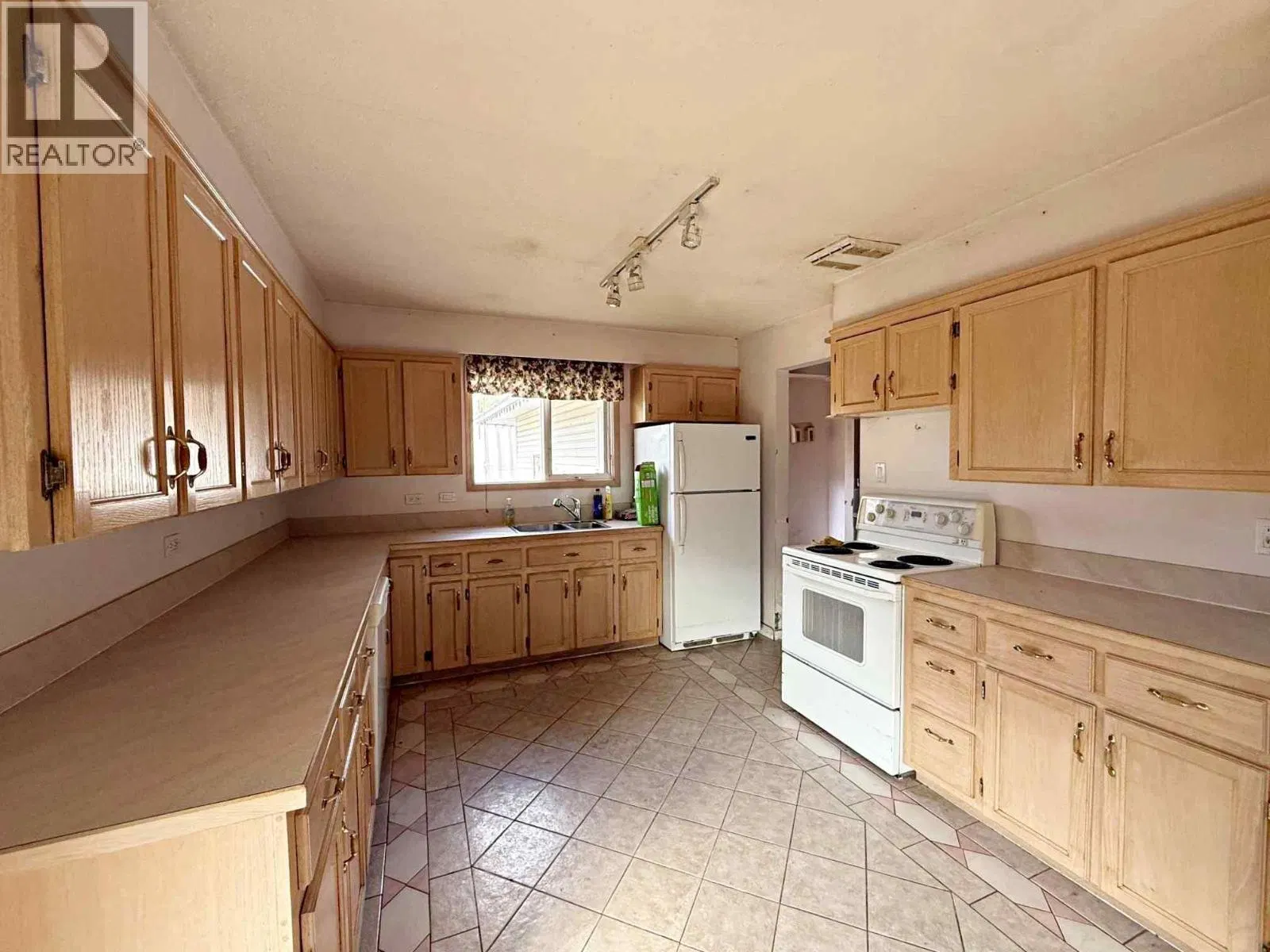 Photo 4 of 20 at 733 Fortune Road