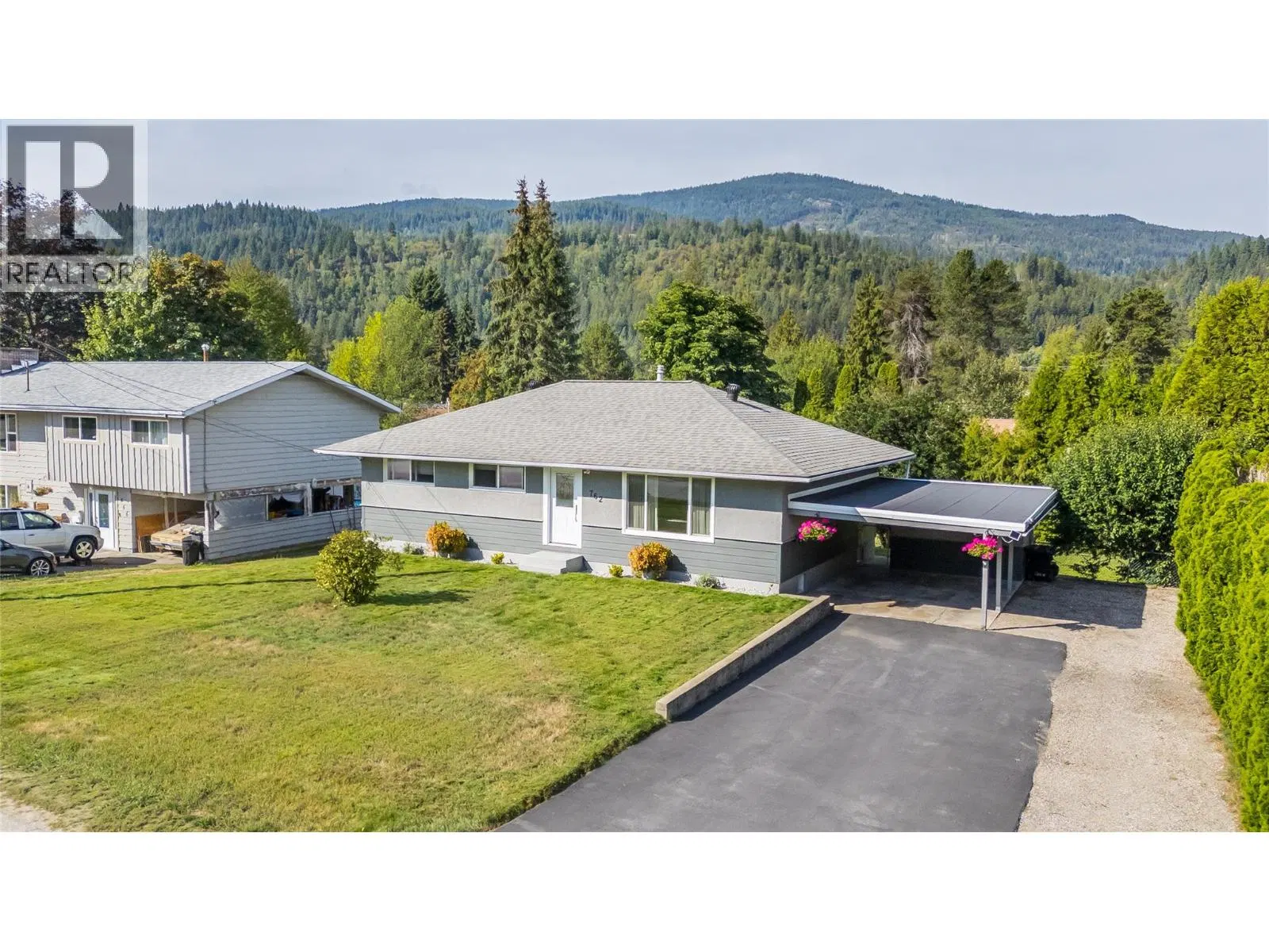 Photo 3 of 51 at 762 5th Avenue