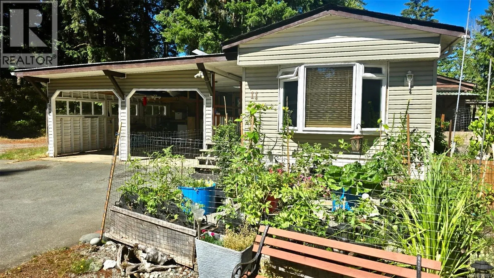 #11 – 6225 Lugrin Road