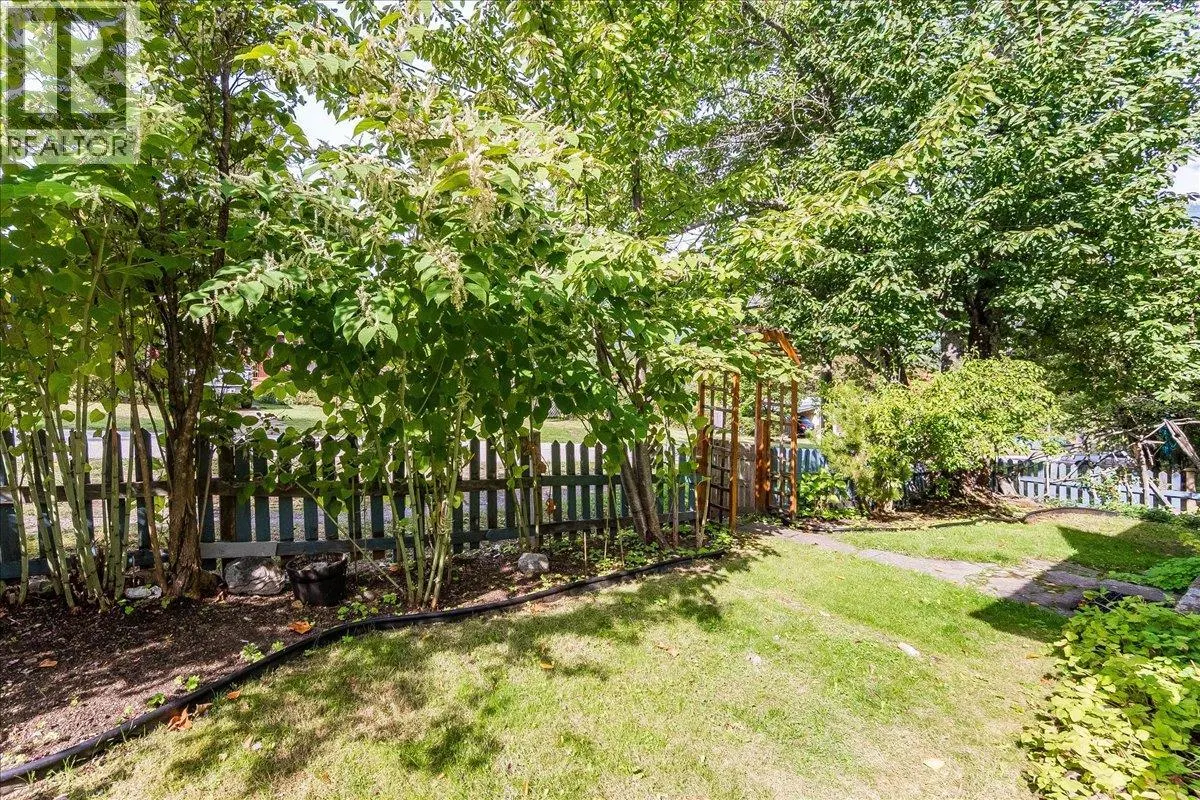 Photo 4 of 46 at 262 2nd Avenue