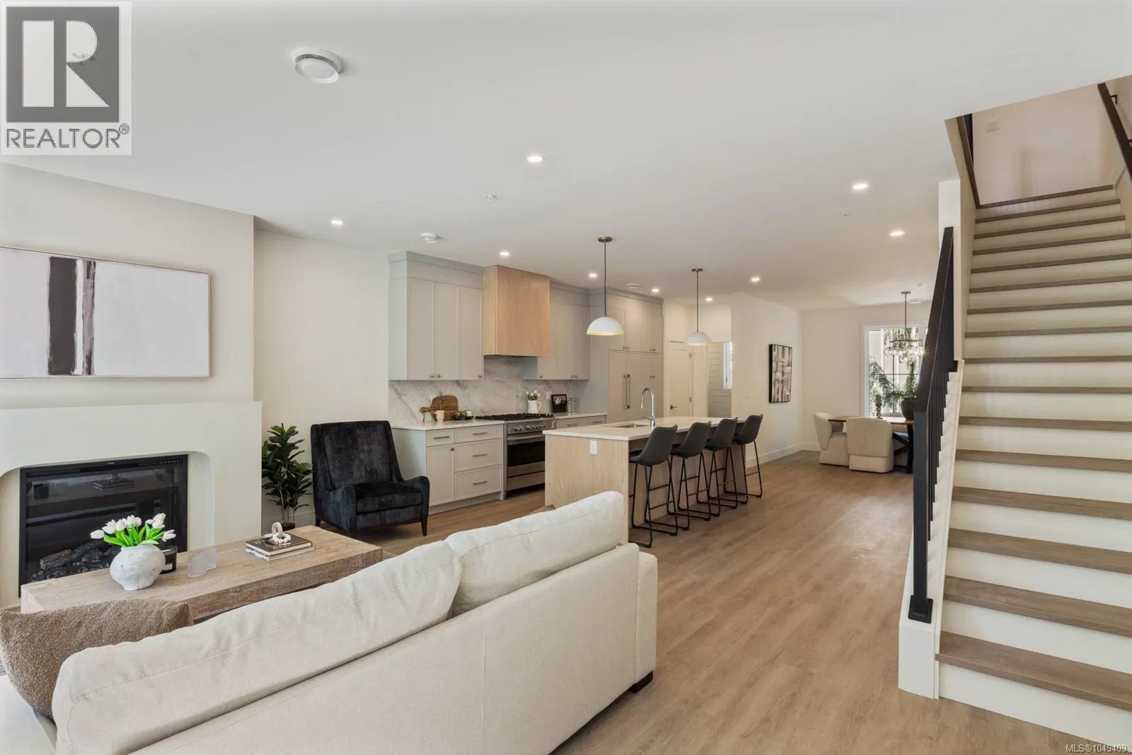 Photo 5 of 33 at #209 – 2770 Vantilburg Crescent