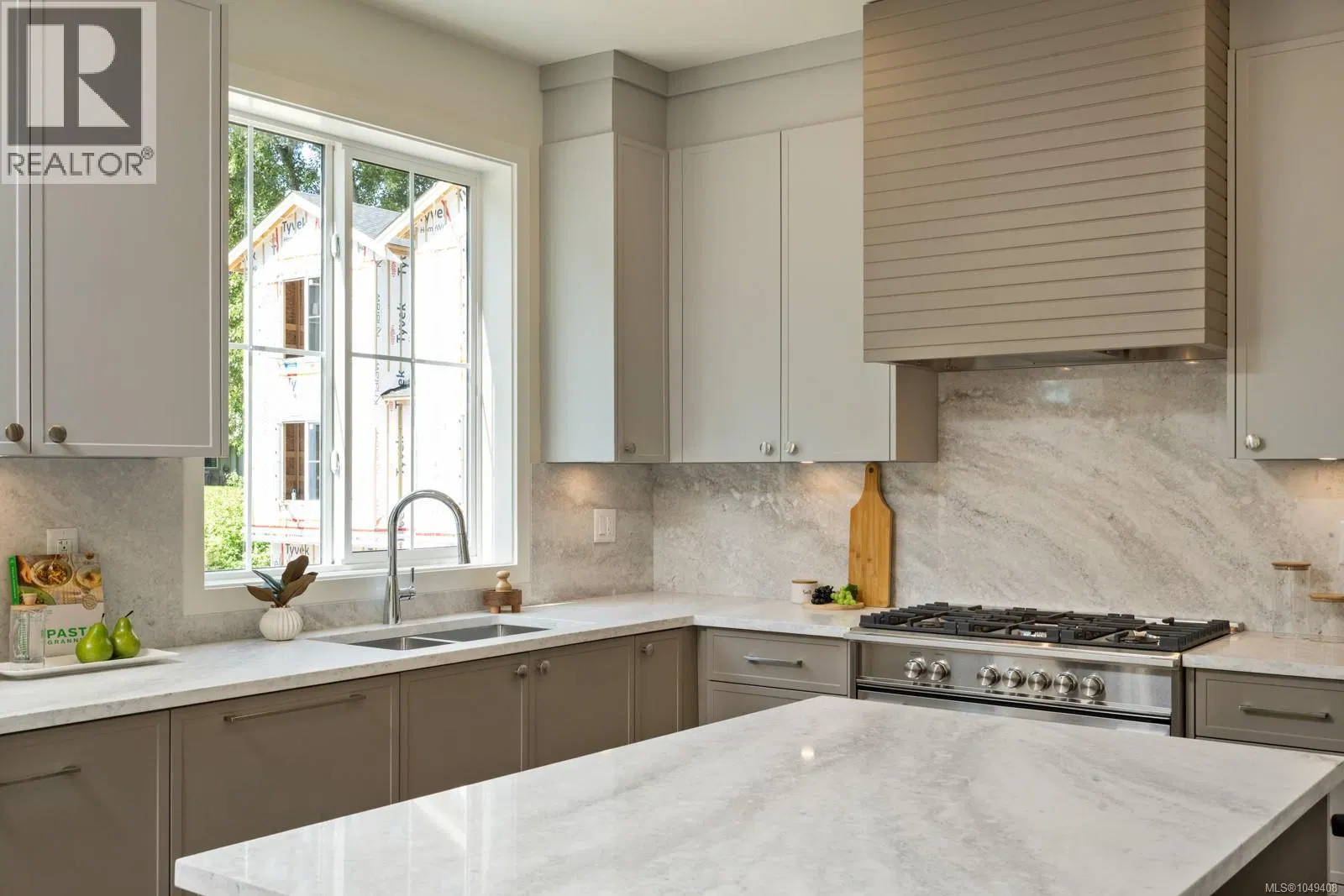 Photo 3 of 30 at #103 – 2770 Vantilburg Crescent