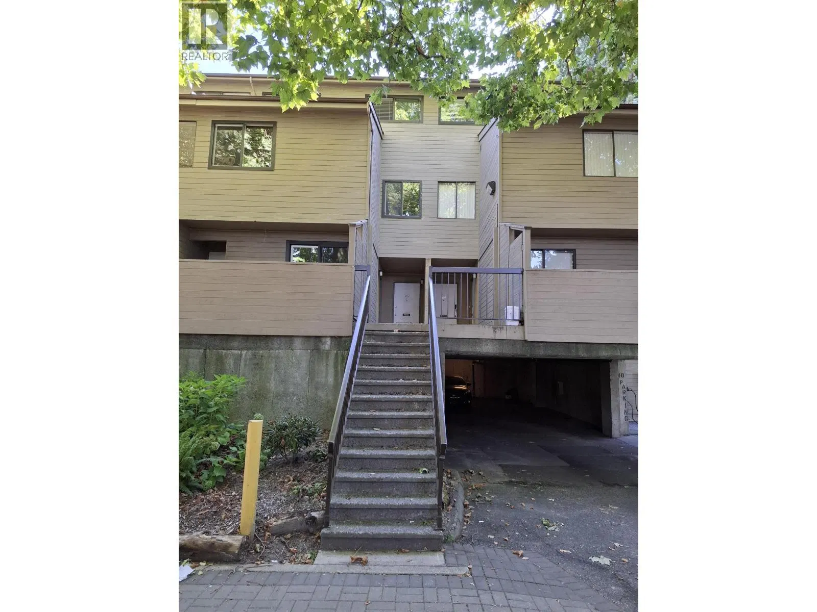 #204 – 8020 COLONIAL Drive