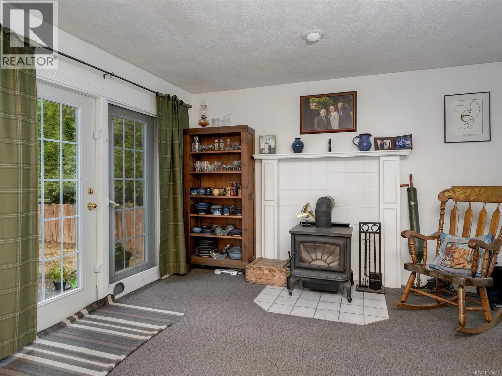 Photo 4 of 35 at 2369 Robertson Street