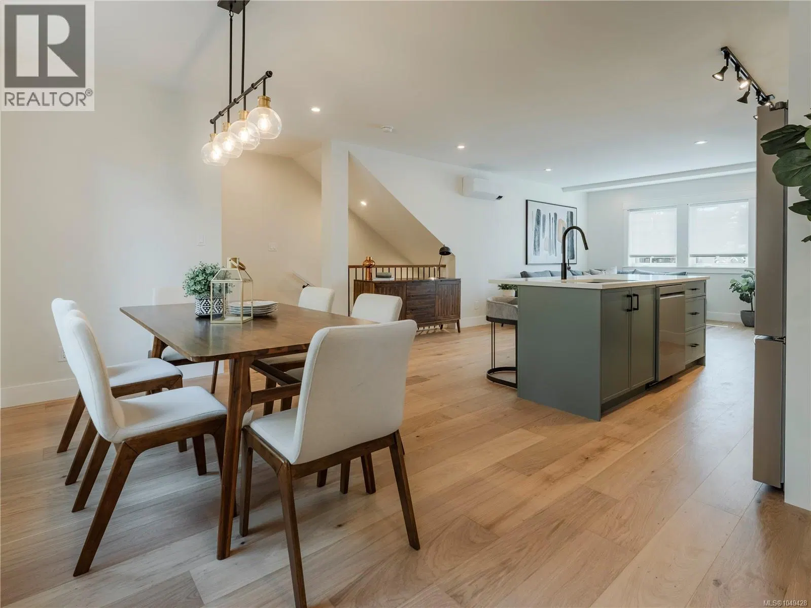 Photo 4 of 23 at #4 – 1830 Allenby Street