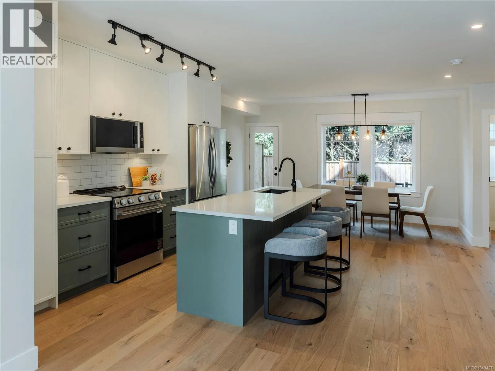 Photo 4 of 21 at #3 – 1830 Allenby Street