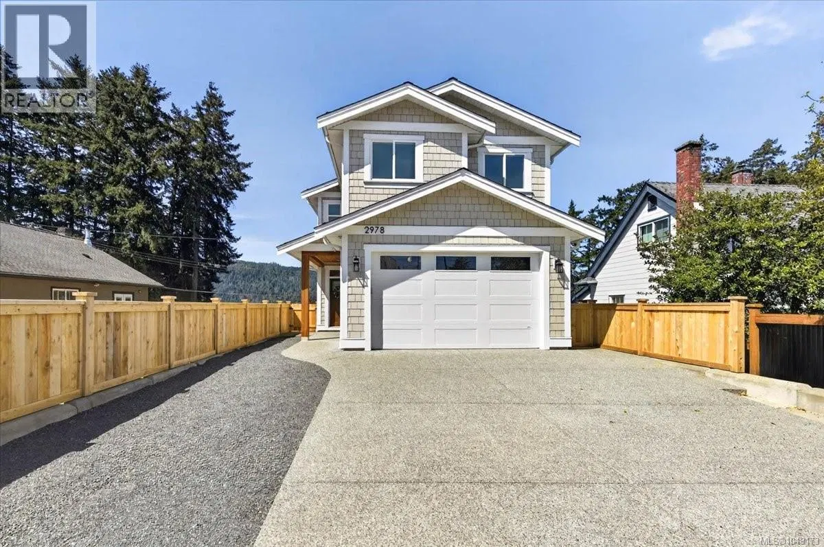 Photo 2 of 90 at 2978 Kingsway Avenue