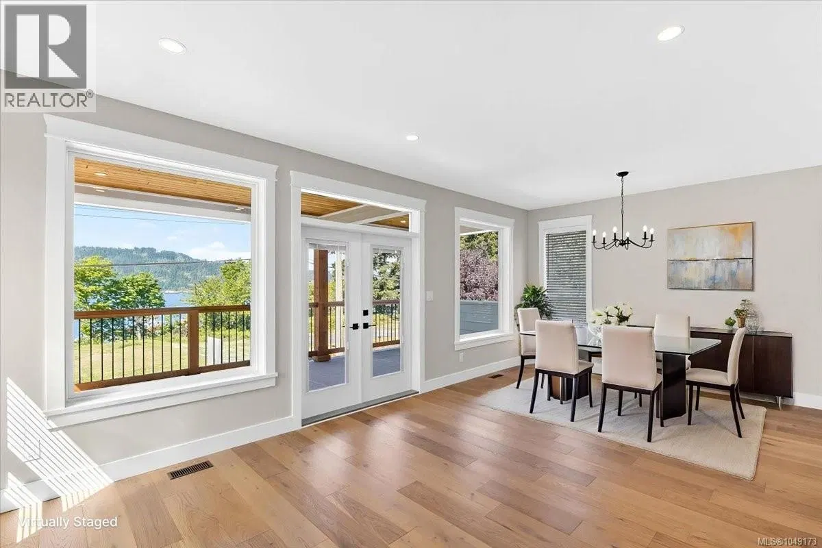 Photo 4 of 90 at 2978 Kingsway Avenue