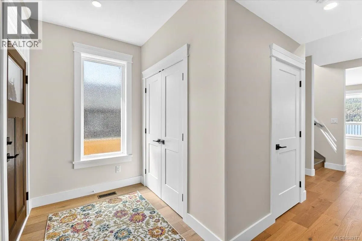 Photo 5 of 90 at 2978 Kingsway Avenue