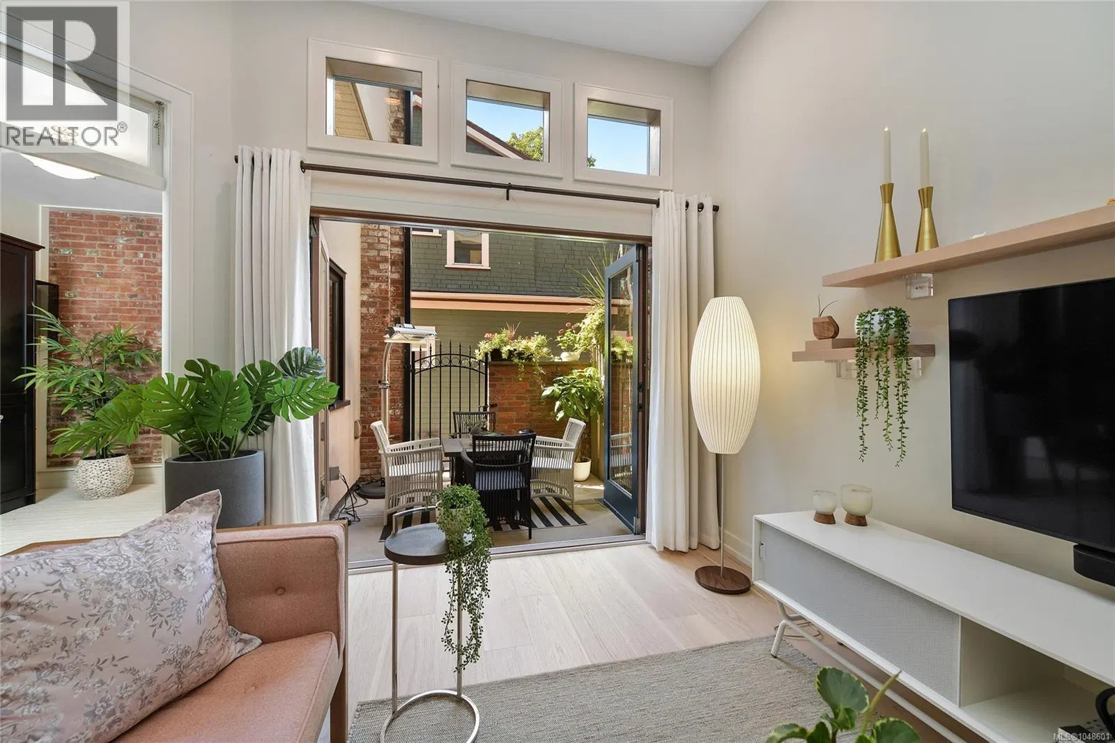 Photo 2 of 31 at #3 – 440 Parry Street