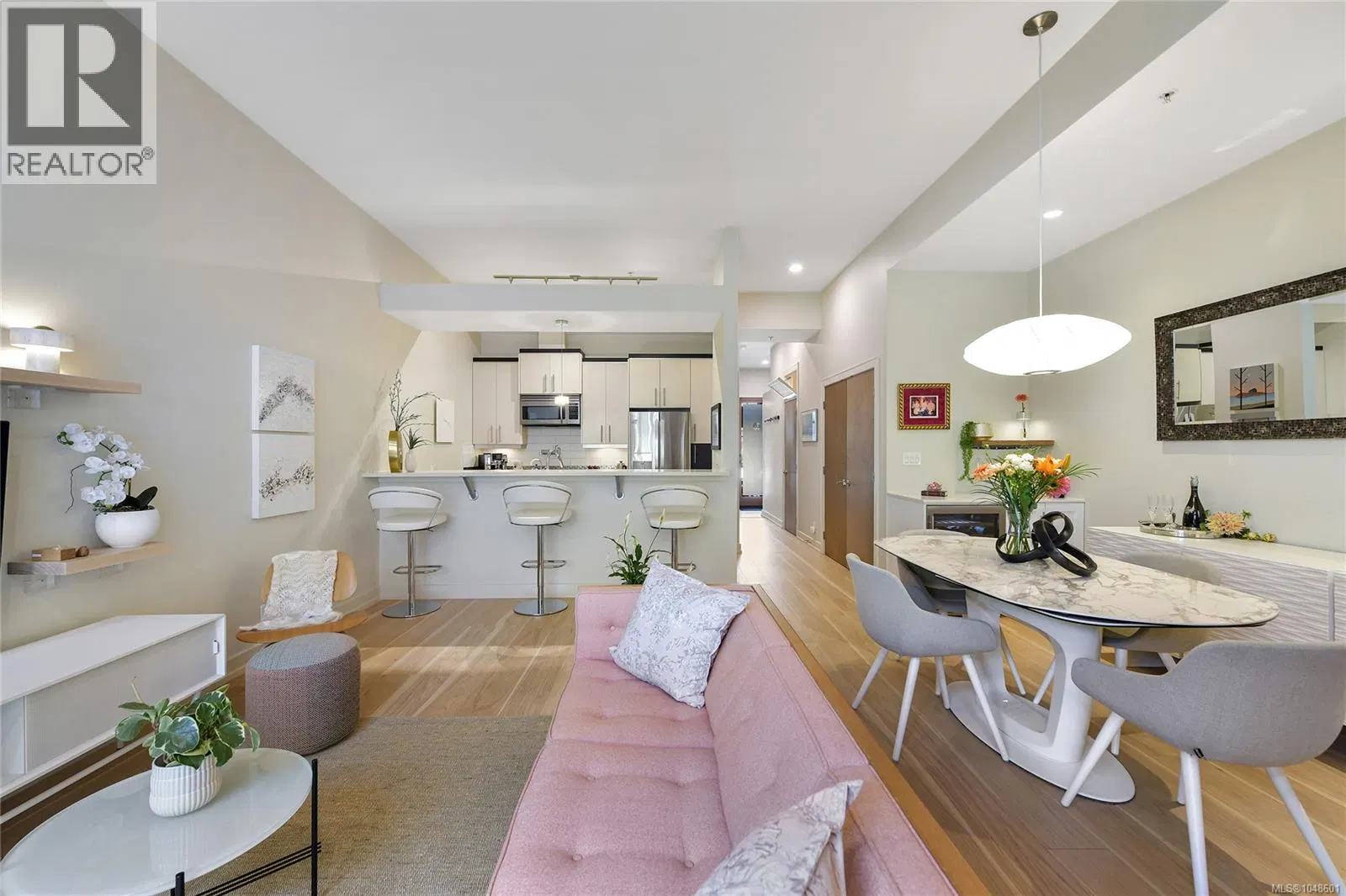 Photo 4 of 31 at #3 – 440 Parry Street