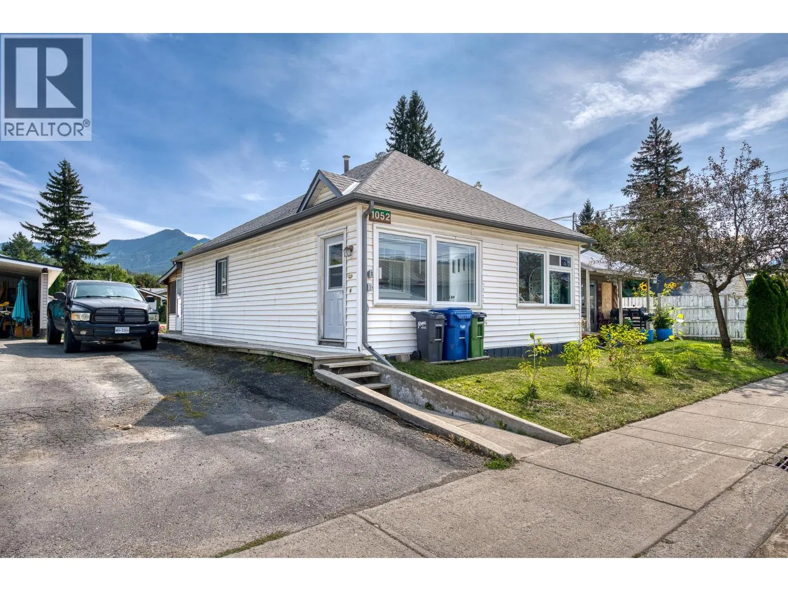 Photo 2 of 59 at 1052 6TH Avenue
