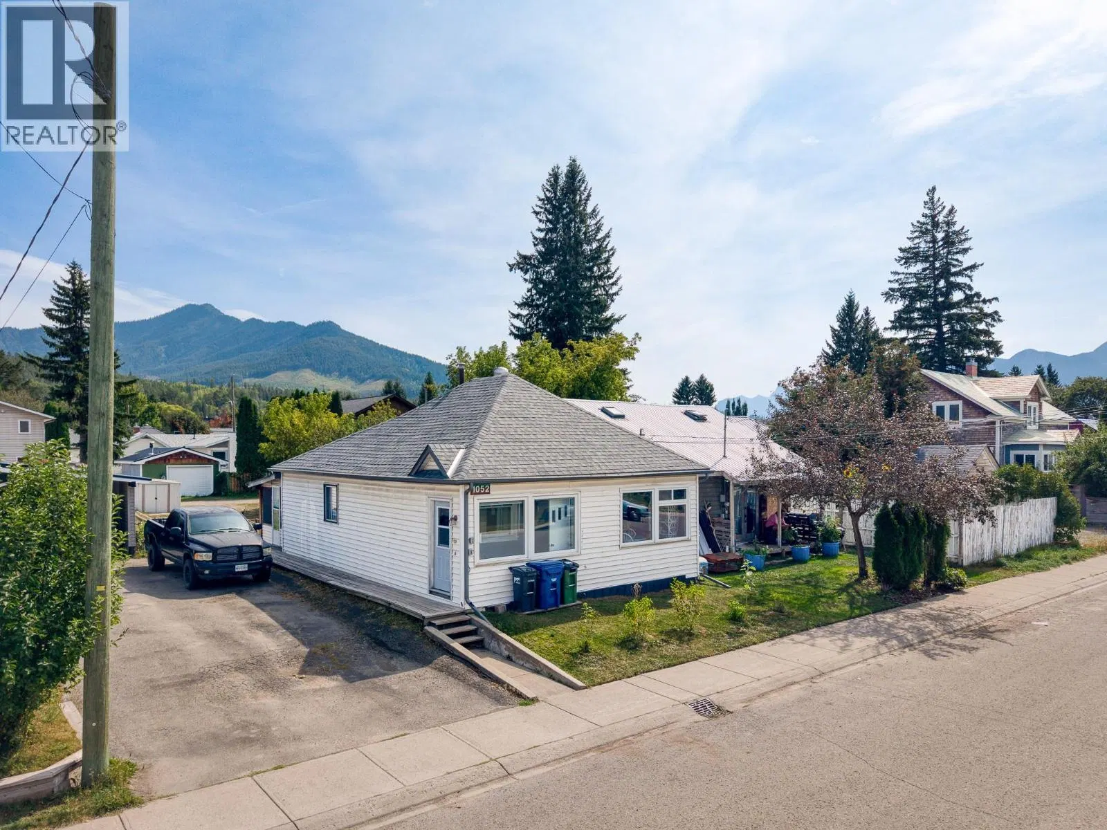 Photo 4 of 59 at 1052 6TH Avenue