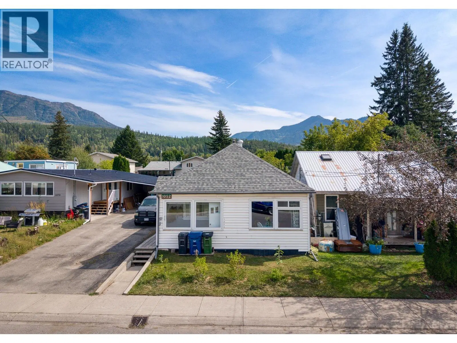 Photo 5 of 59 at 1052 6TH Avenue