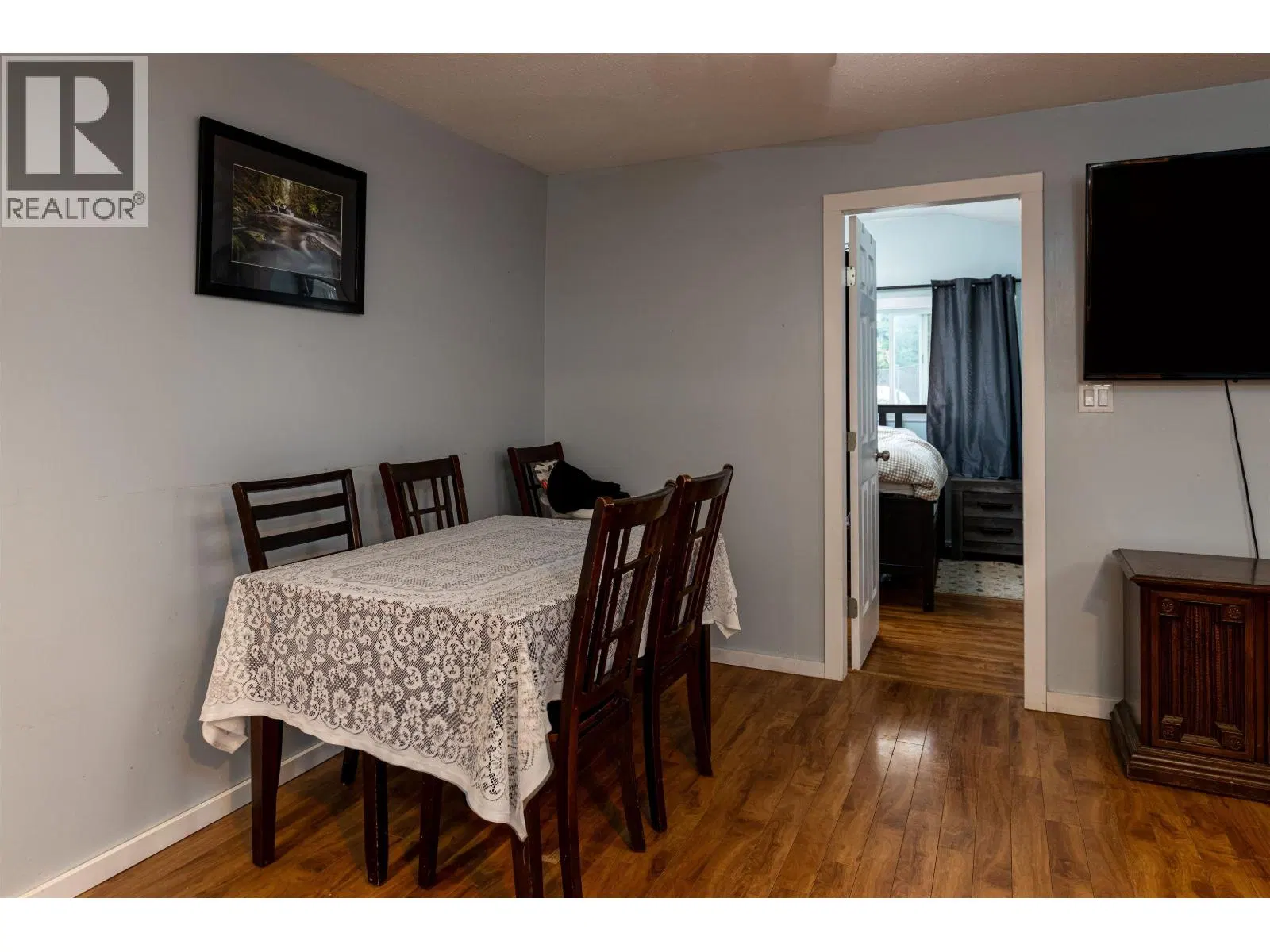 Photo 5 of 18 at 2118 LAUREL Street