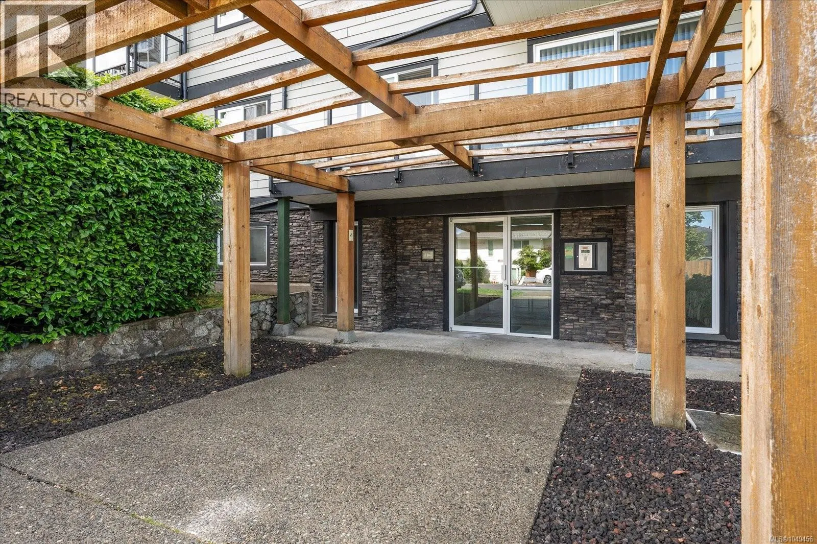 Photo 2 of 30 at #112 – 218 Bayview Avenue