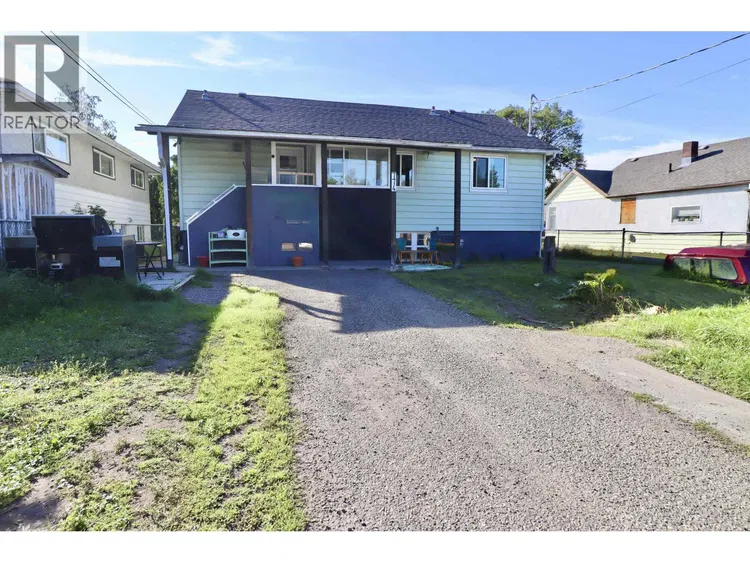 Photo 3 of 13 at 774 EWERT Street