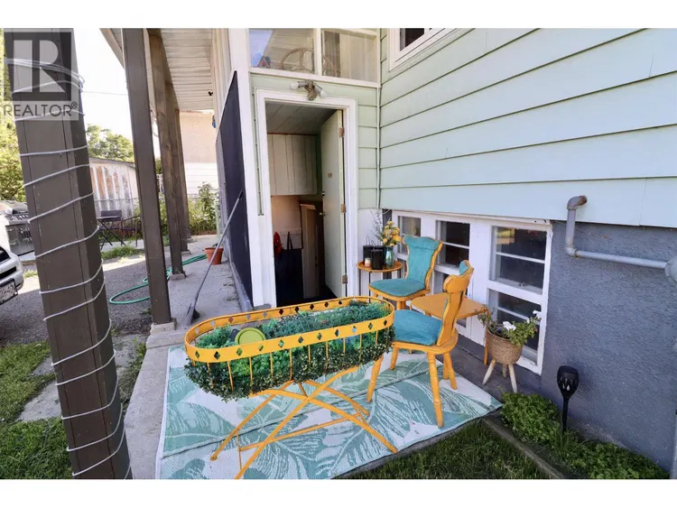 Photo 4 of 13 at 774 EWERT Street