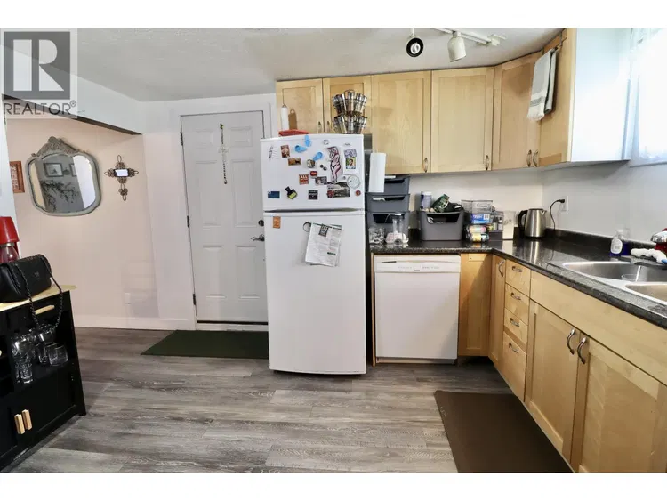 Photo 5 of 13 at 774 EWERT Street