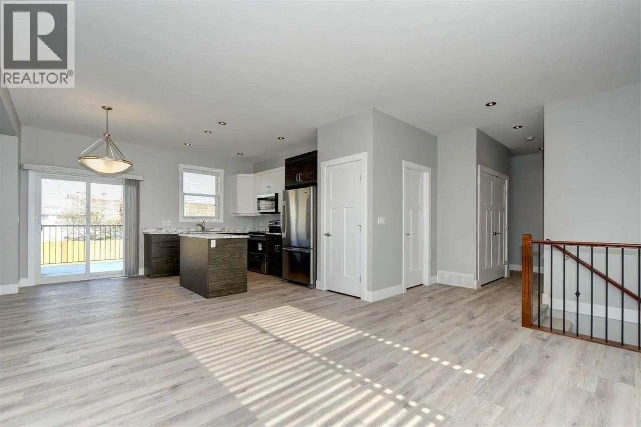 Photo 3 of 17 at 8324 88 Avenue