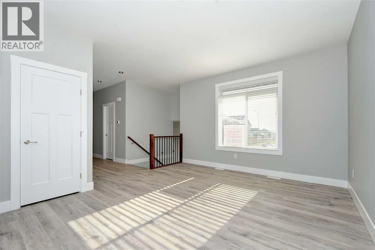 Photo 4 of 17 at 8324 88 Avenue