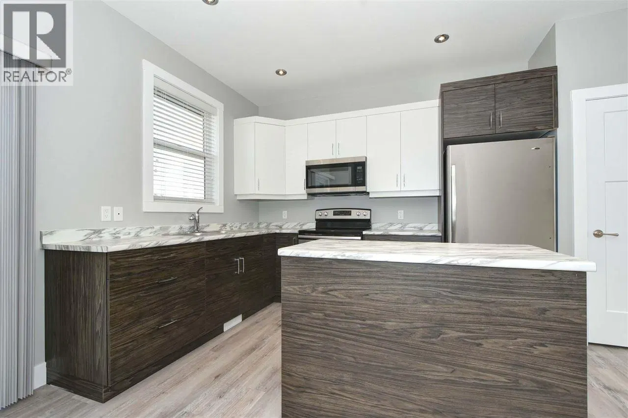 Photo 5 of 17 at 8324 88 Avenue