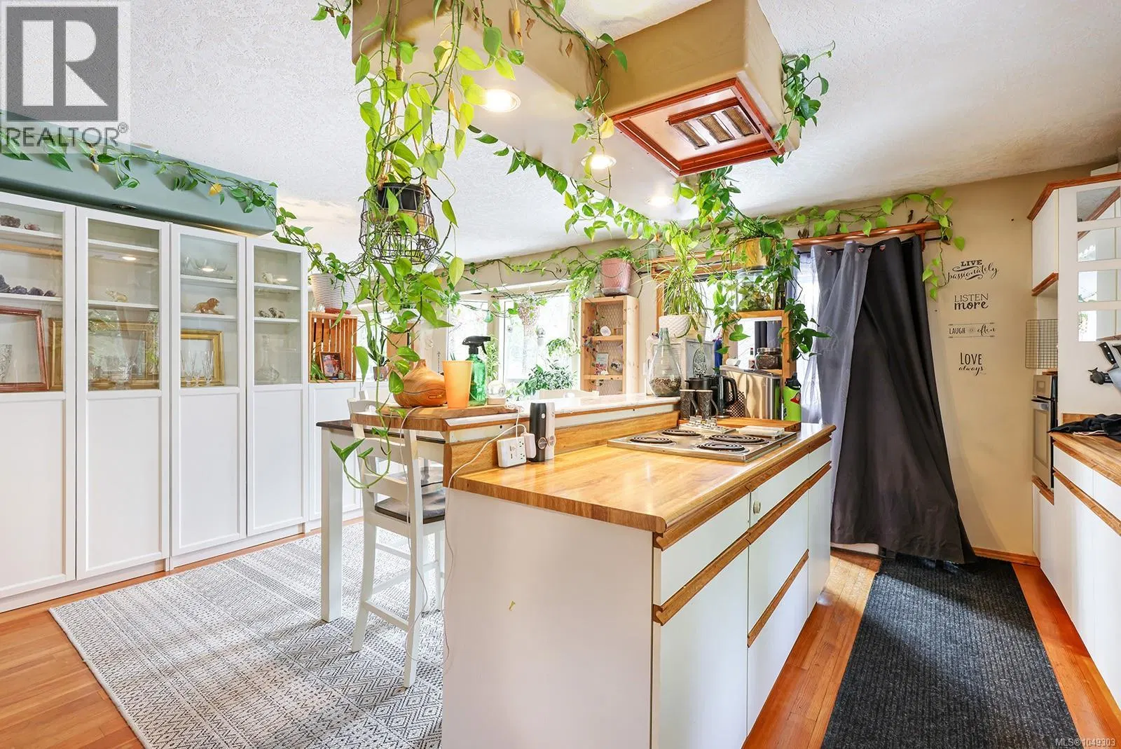 Photo 5 of 46 at 4026 MacAulay Road