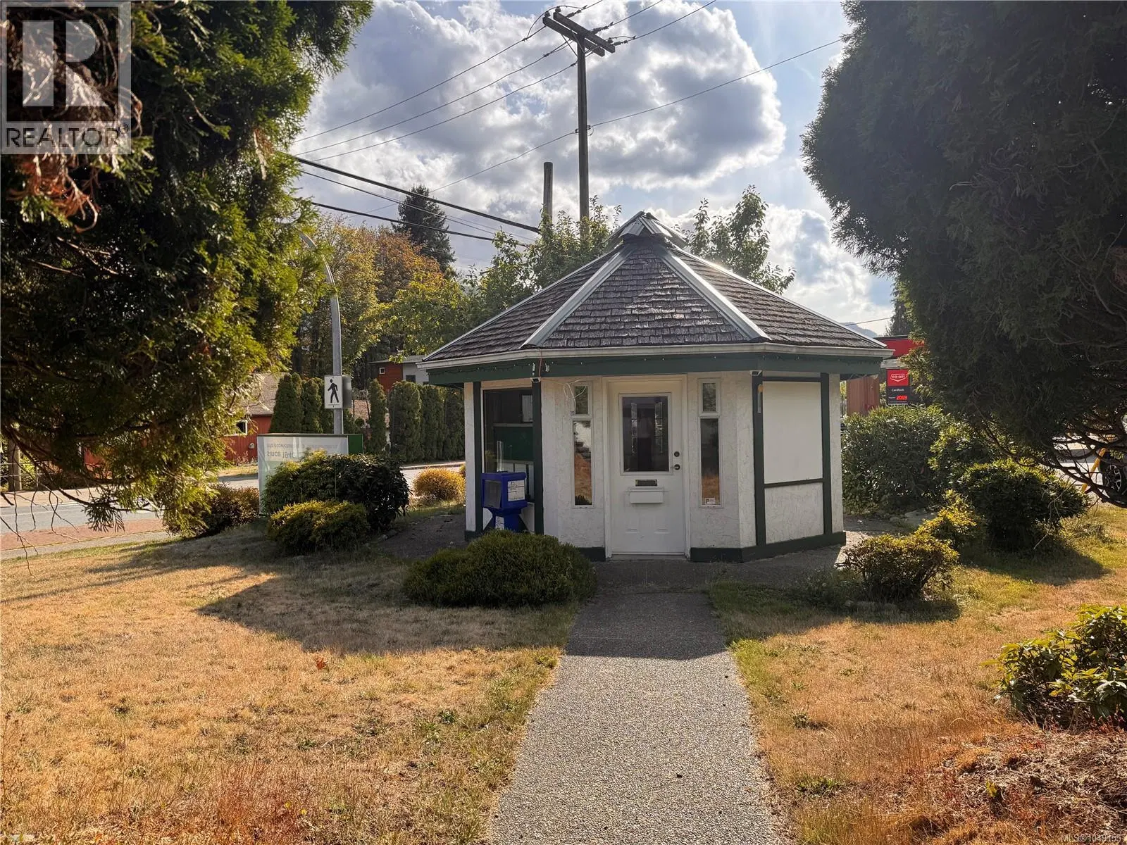 Photo 3 of 23 at 149 Cowichan Lake Road