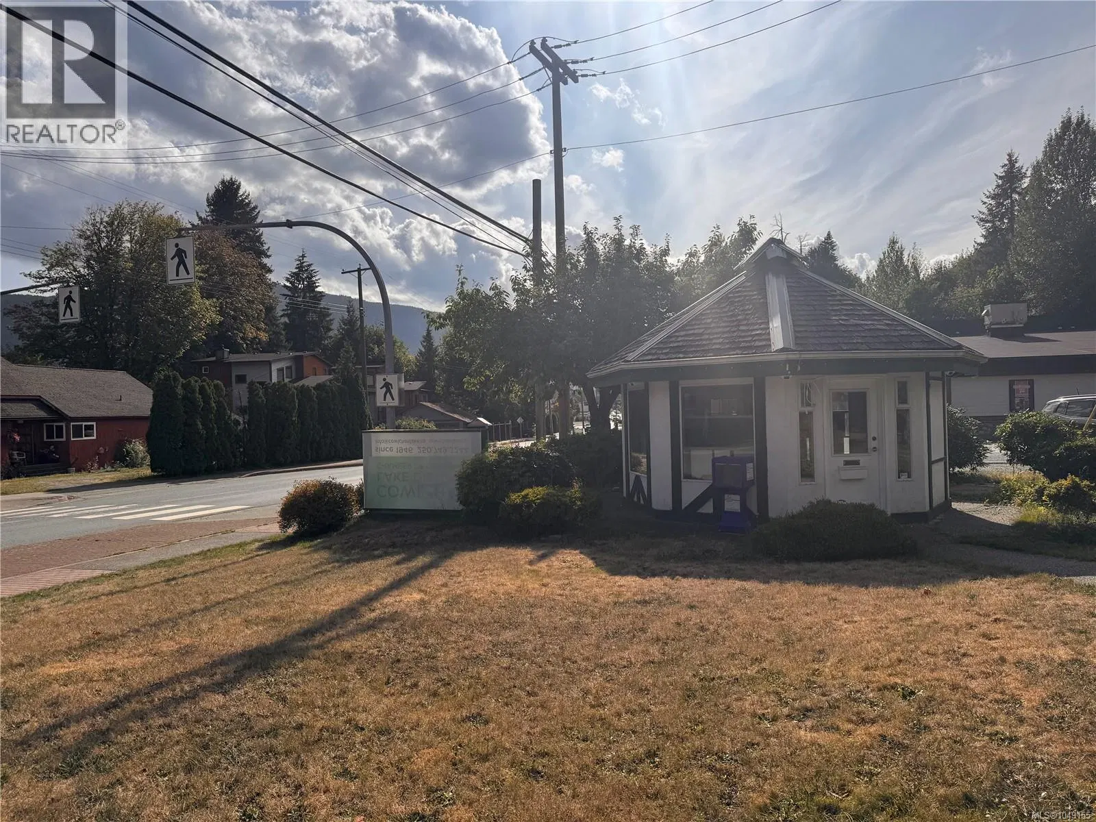 Photo 4 of 23 at 149 Cowichan Lake Road