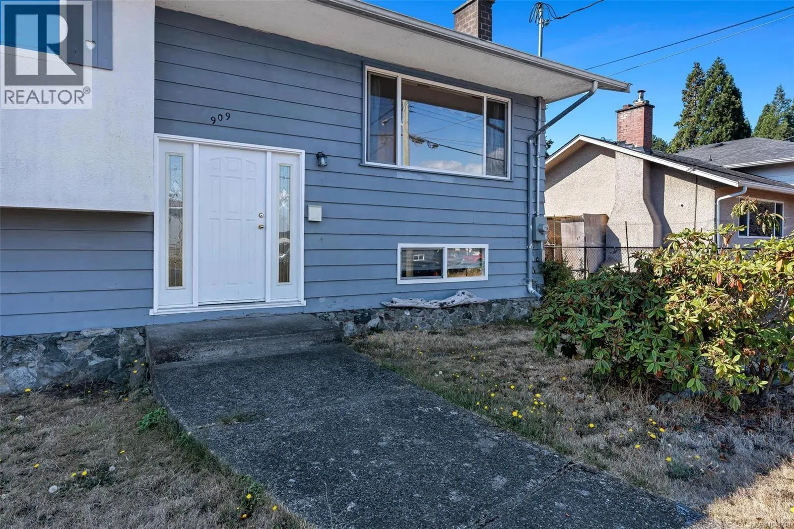 Photo 3 of 47 at 909 Shearwater Street