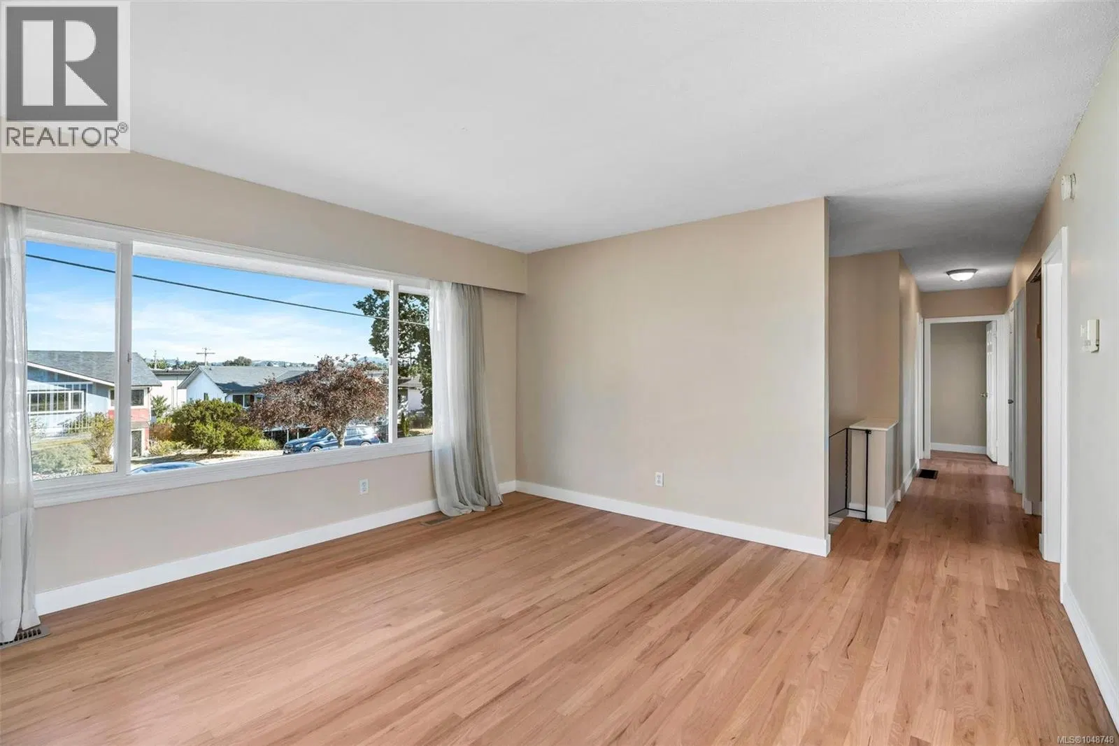 Photo 4 of 47 at 909 Shearwater Street