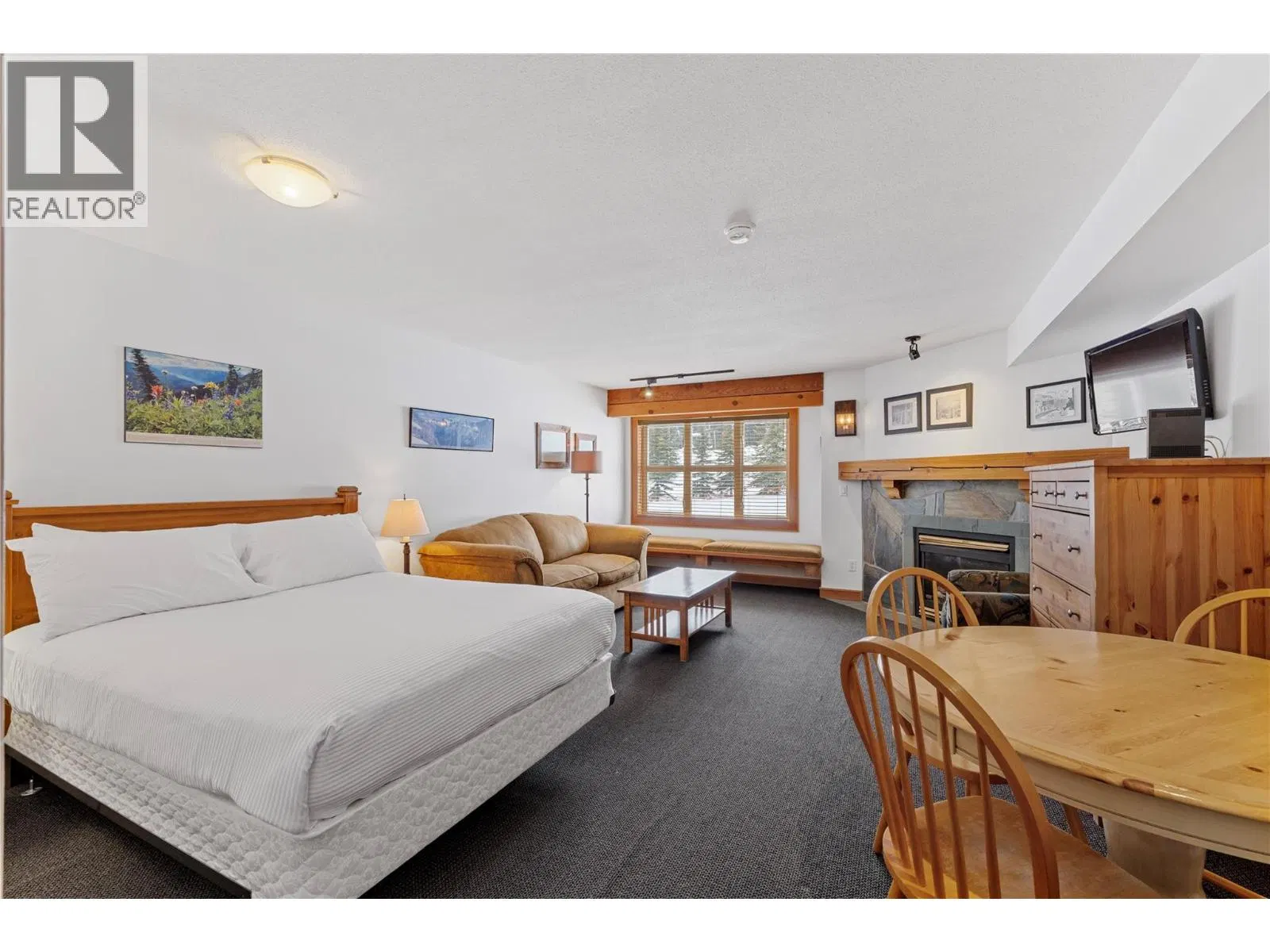 #215 – 5275 Big White Road