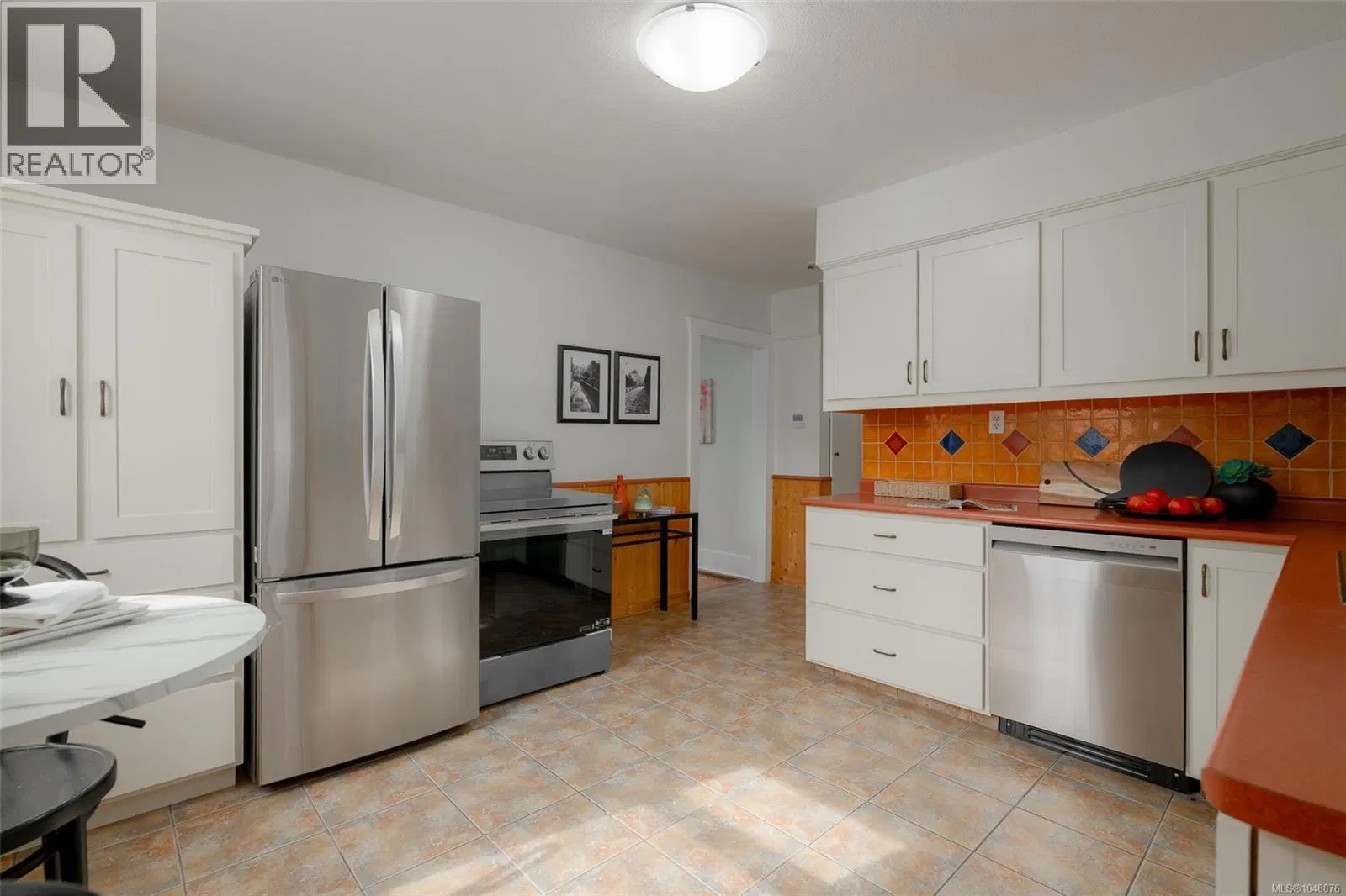 Photo 4 of 42 at 350 Vincent Avenue