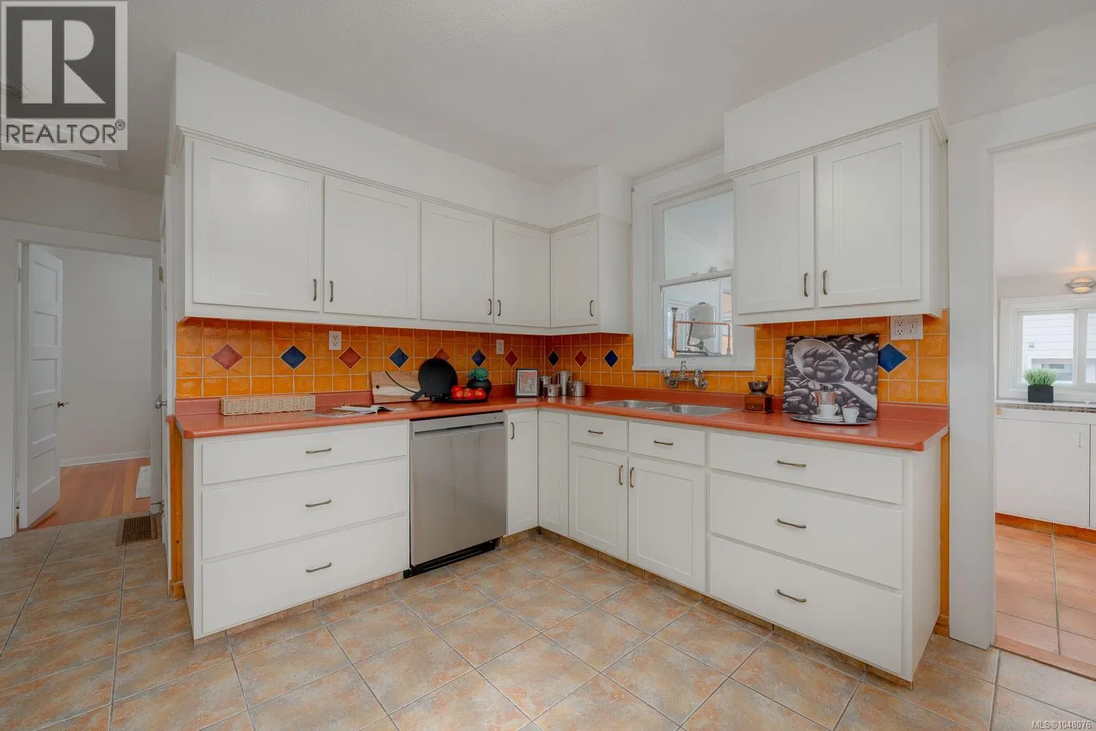 Photo 5 of 42 at 350 Vincent Avenue