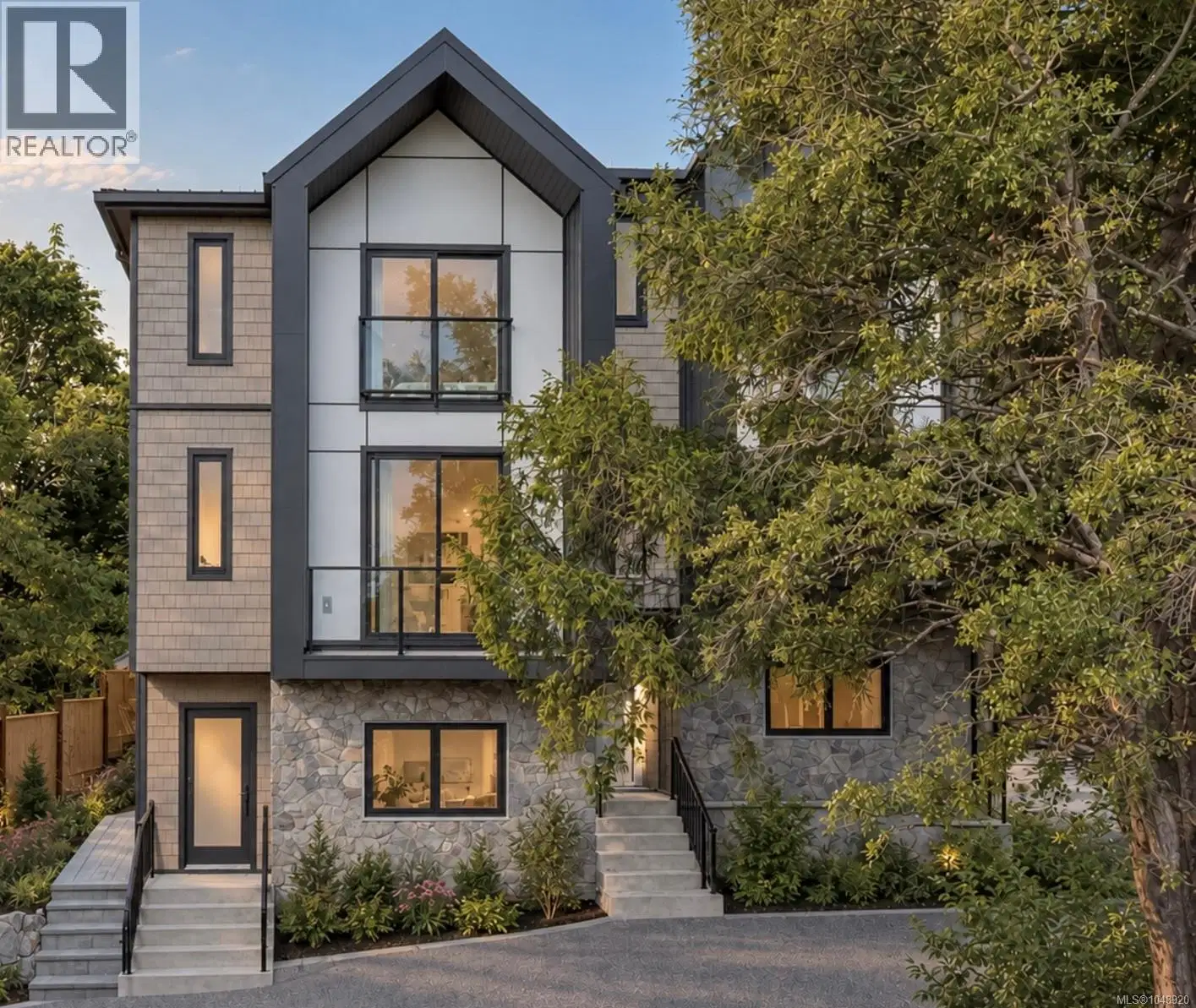 #3 – 521 Foul Bay Road