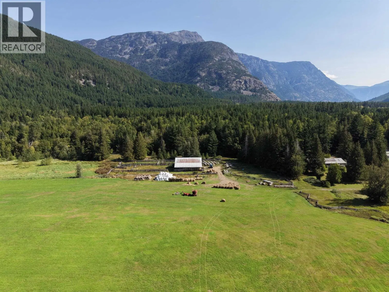 SW 1/4 – 4892 MACKENZIE 20 Highway