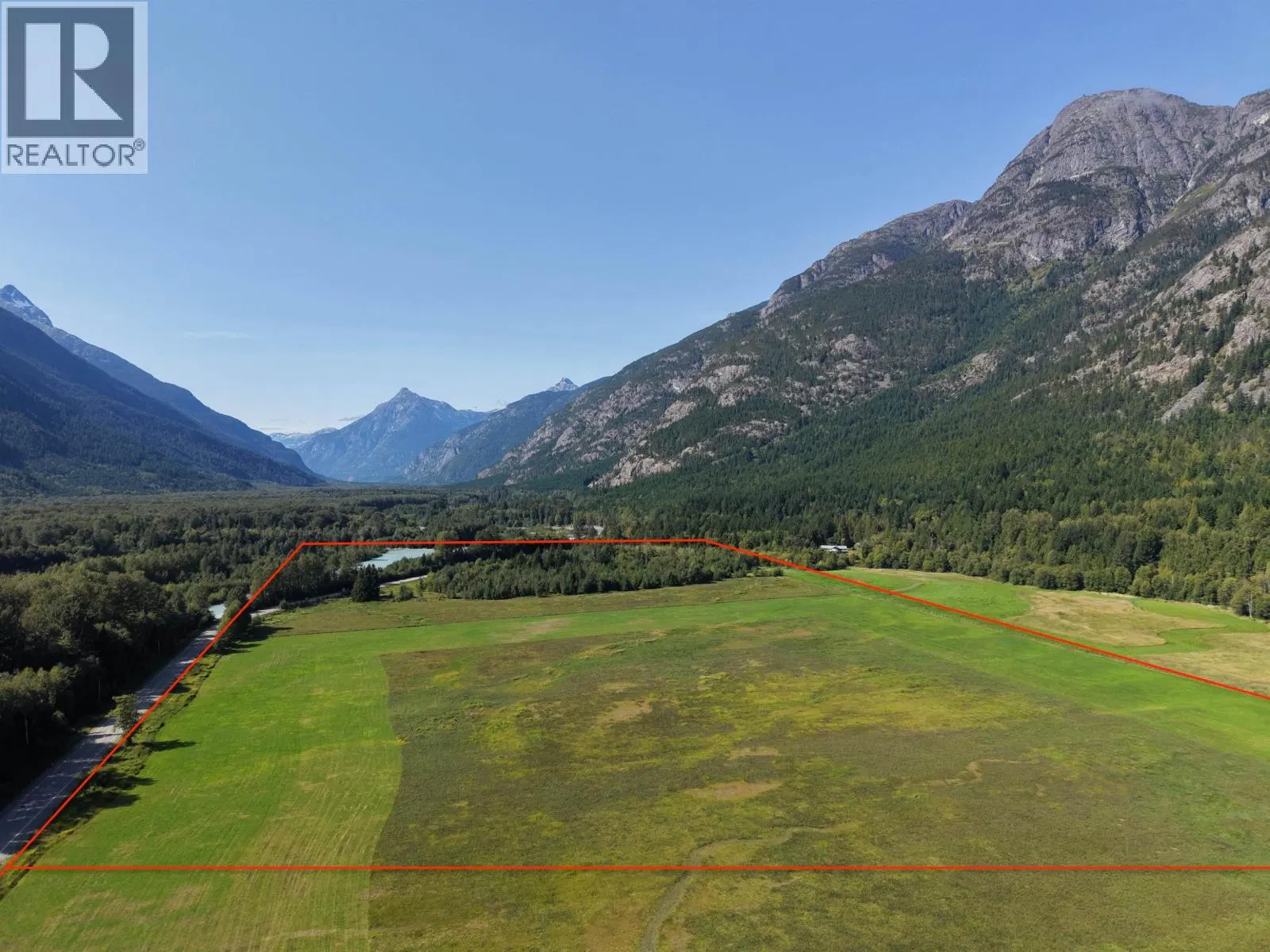 N 1/2 – 4892 MACKENZIE 20 Highway