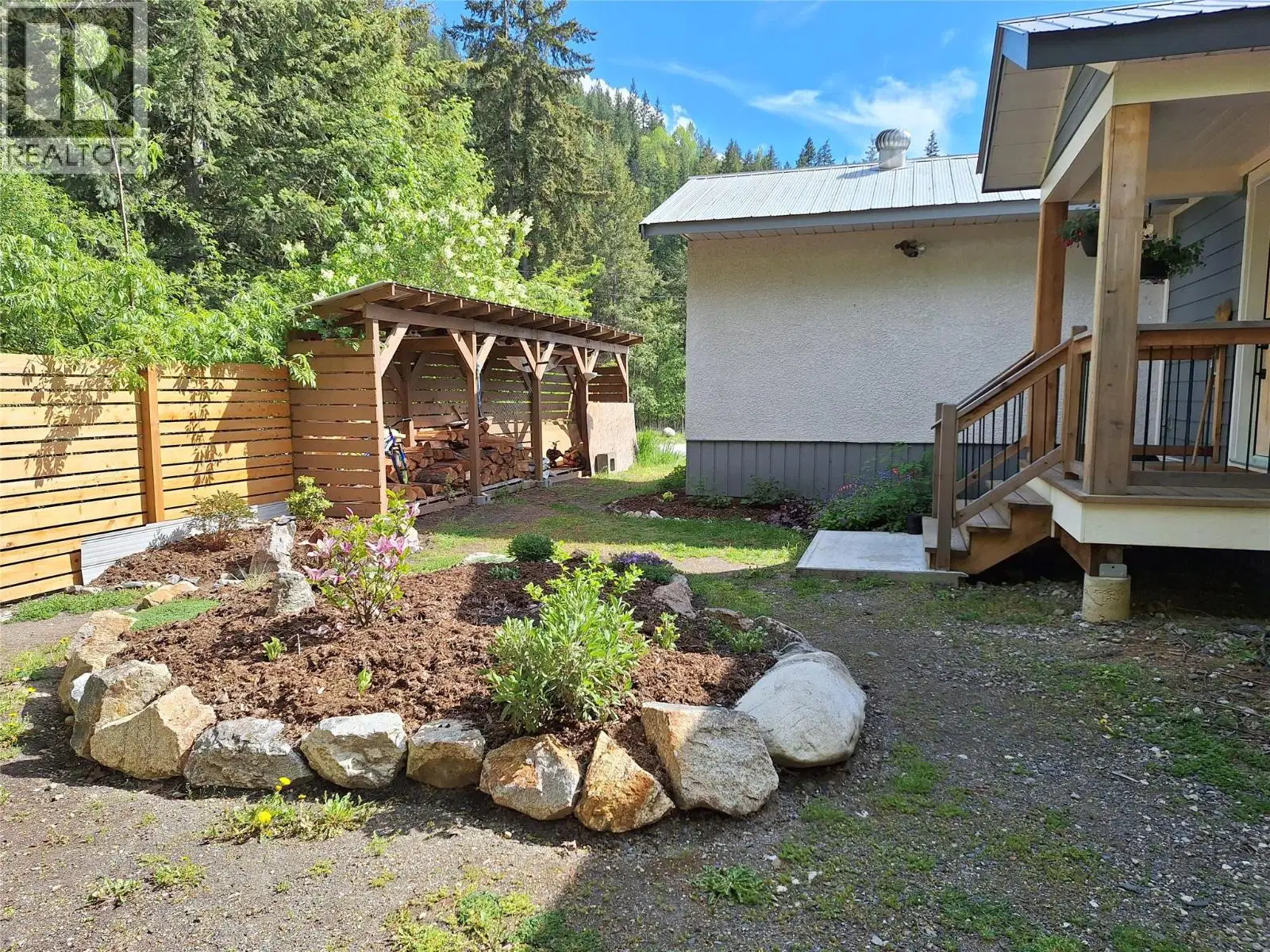 624 SLOCAN Avenue