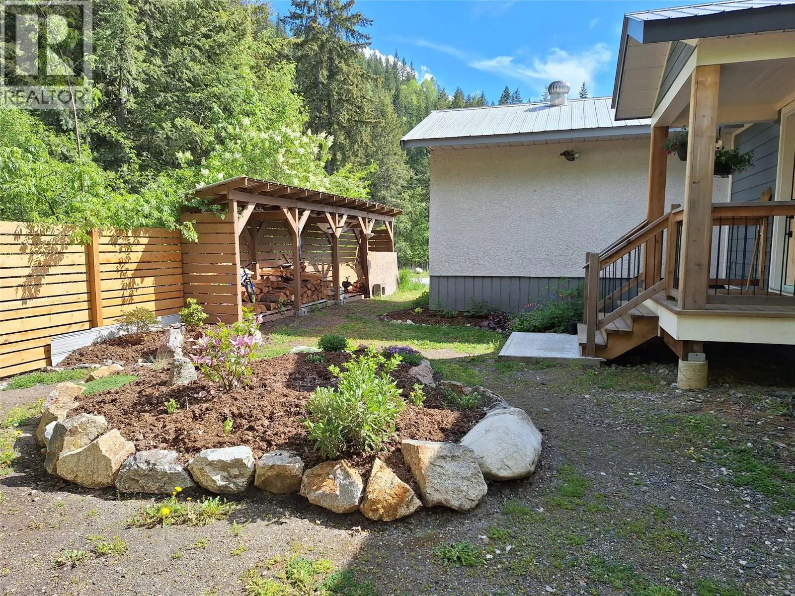 624 SLOCAN Avenue