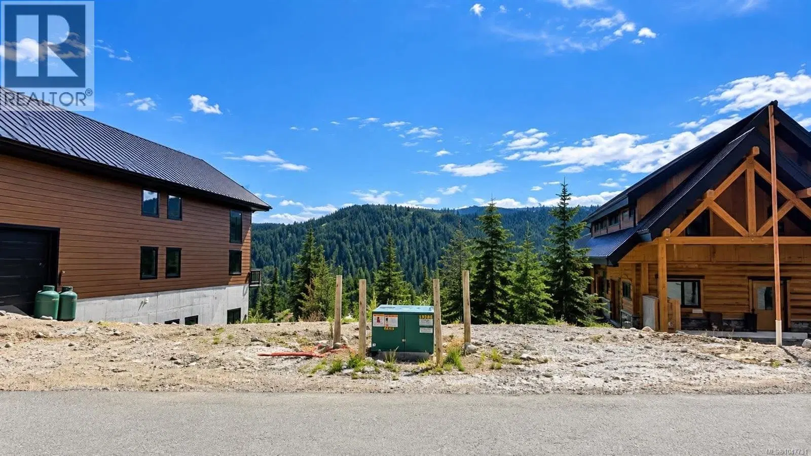 Photo 3 of 10 at 645 Arrowsmith Ridge