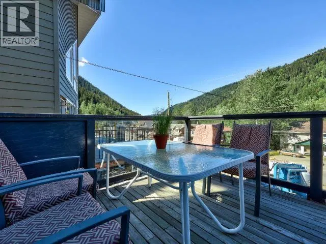 Photo 4 of 43 at 1347 BURFIELD Drive