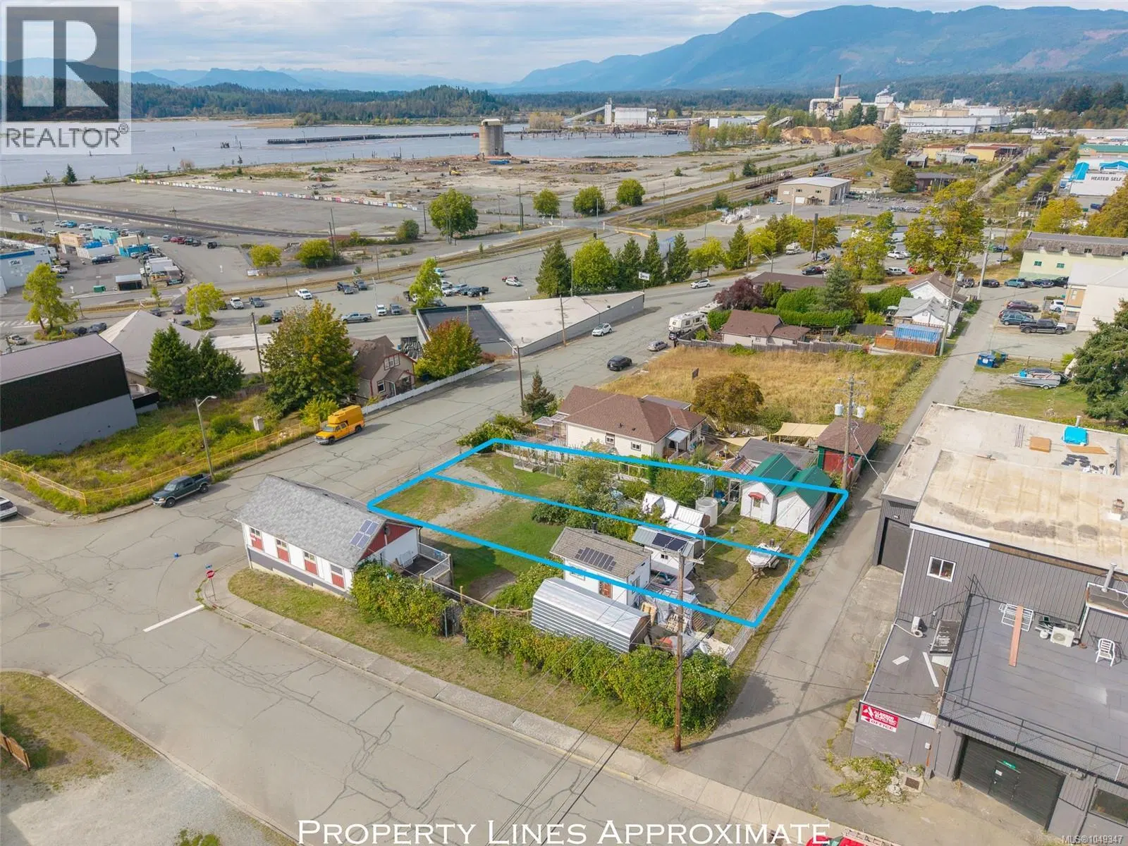 Photo 3 of 17 at 3211 2nd Avenue
