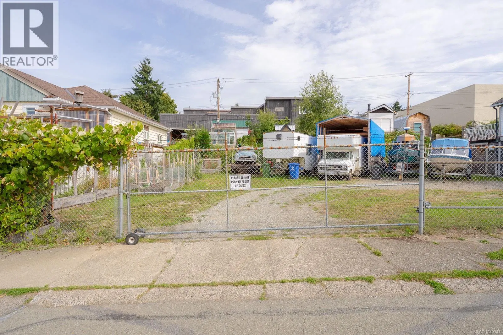 Photo 4 of 17 at 3211 2nd Avenue