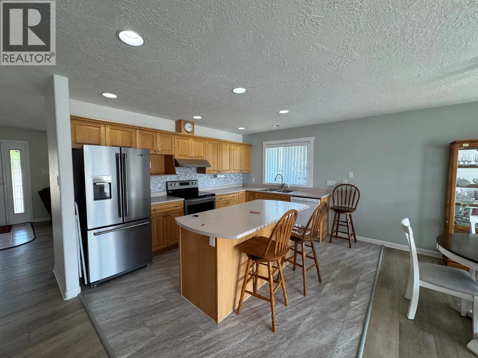 Photo 4 of 18 at #18 – 1901 Maxwell Avenue