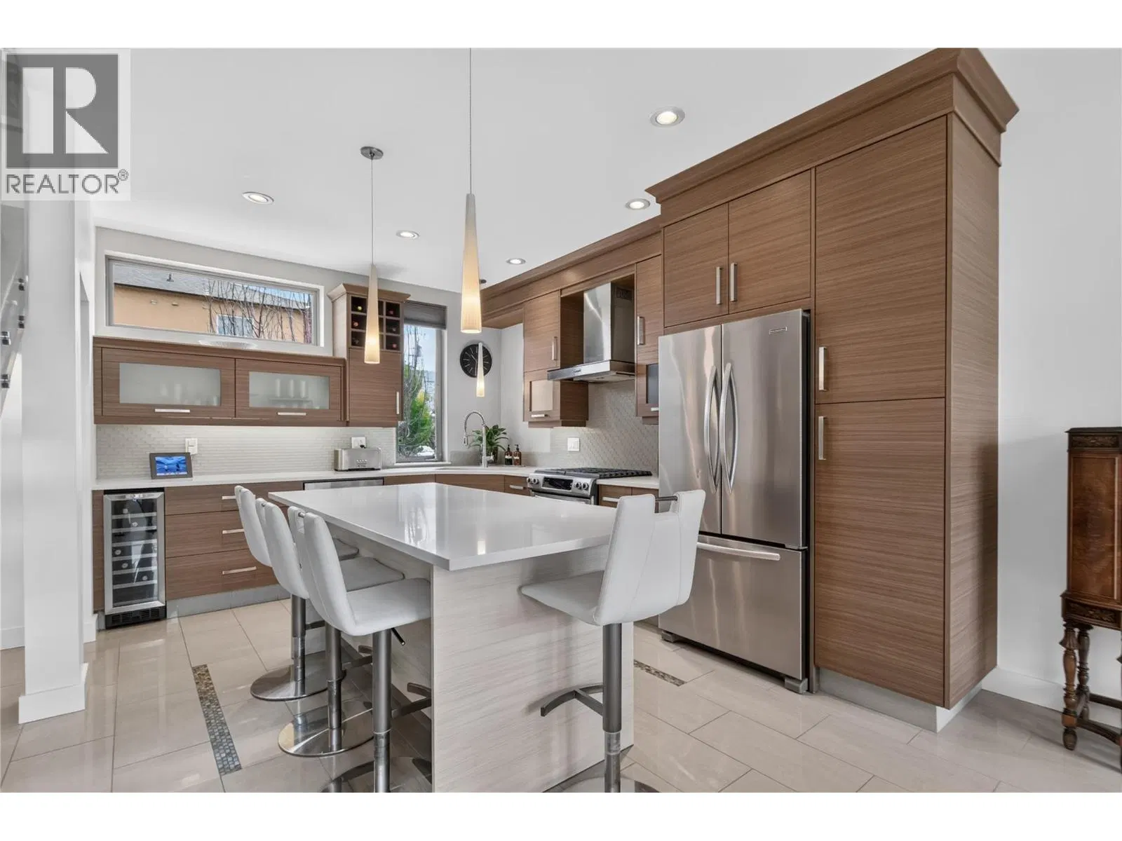#102 – 433 Churchill Avenue