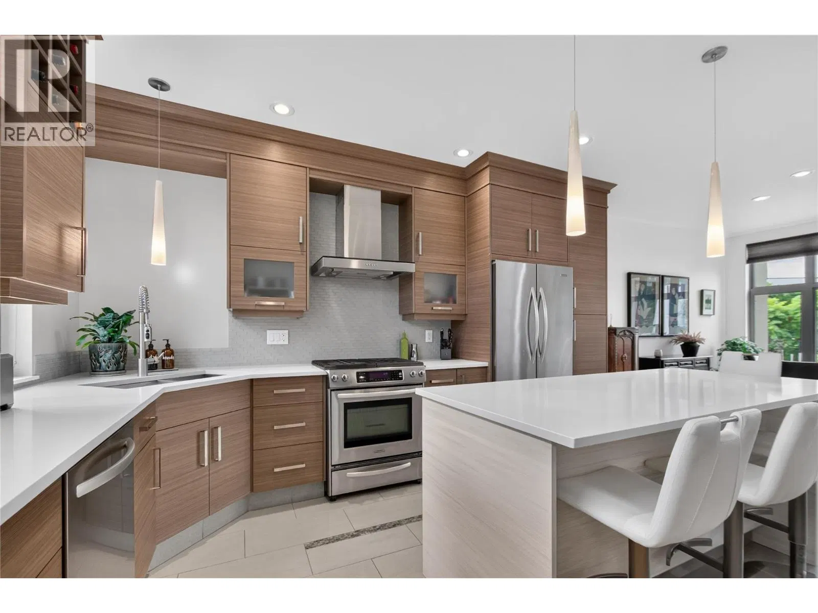 Photo 2 of 33 at #102 – 433 Churchill Avenue