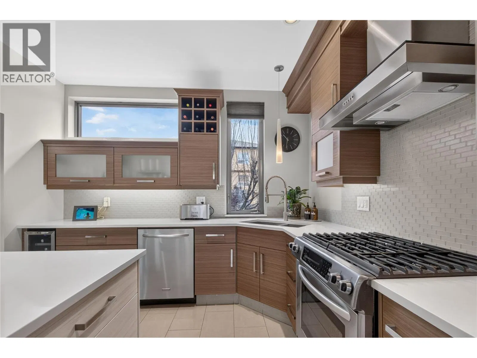 Photo 3 of 33 at #102 – 433 Churchill Avenue