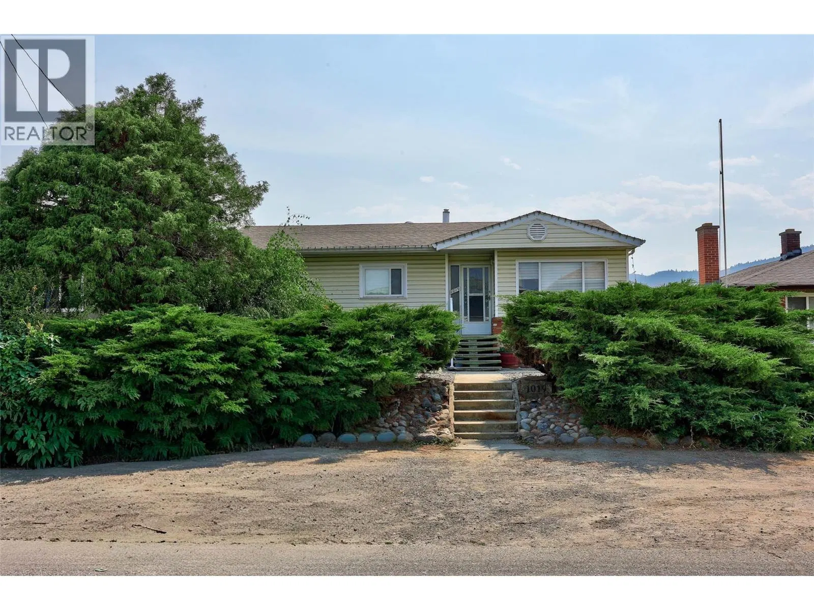 Photo 2 of 46 at 1019 Moncton Avenue